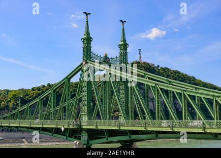 Liberty Brücke, eine Brücke zwischen Buda und Pest über der Donau in Budapest, Ungarn Stockfoto