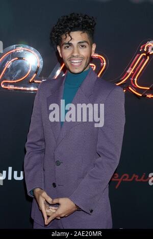 Los Angeles, CA. 5 Dez, 2019. Mena Massoud in der Ankunftshalle für REPRESSALIEN Serie Premiere auf HULU, ArcLight Hollywood, Los Angeles, CA 5. Dezember 2019. Credit: Priscilla Grant/Everett Collection/Alamy leben Nachrichten Stockfoto