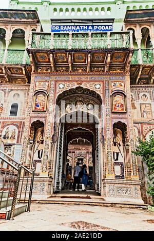 Eingang, Ramnath Podar Haveli Museum, Nawalgarh, Shekhawati, Rajasthan, Indien, Asien Stockfoto