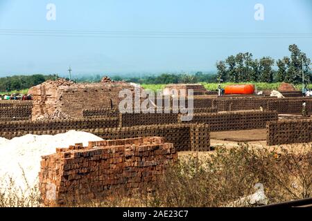 Brick Kiln Fabrik, Ratnagiri, Konkan, Maharashtra, Indien, Asien Stockfoto