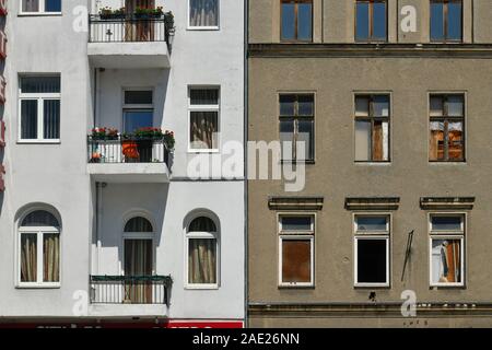 Geisterhaus Leerstand (rechts), Chausseestraße 53, Mitte, Berlin, Deutschland Stockfoto