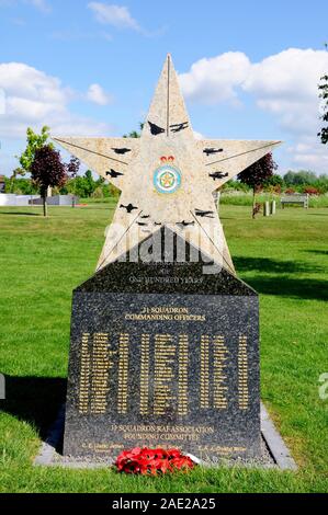 Royal Air Force 31 Squadron befehlshabenden Offizieren Memorial; National Memorial Arboretum, Alrewas, Staffordshire, Großbritannien. Stockfoto