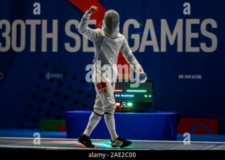 Pasay City, Philippinen. 6. Dezember, 2019. Nguyen Van Quyet Vietnams feiert während die Herren Säbel fechten Finale zwischen Vietnam und Thailand an der Southeast Asian Games 2019 in Pasay City, Philippinen, Dez. 6, 2019. Credit: rouelle Umali/Xinhua/Alamy leben Nachrichten Stockfoto