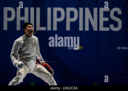 Pasay City, Philippinen. 6. Dezember, 2019. Nguyen Xuan Loi Vietnam feiert während die Herren Säbel fechten Finale zwischen Vietnam und Thailand an der Southeast Asian Games 2019 in Pasay City, Philippinen, Dez. 6, 2019. Credit: rouelle Umali/Xinhua/Alamy leben Nachrichten Stockfoto