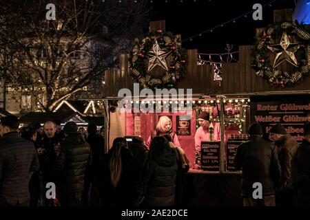 Weihnachtsmarkt in der Altstadt von Düsseldorf. Stockfoto