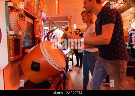 Arcade-Spiele TonTon Club, Amsterdam, Niederlande. Stockfoto