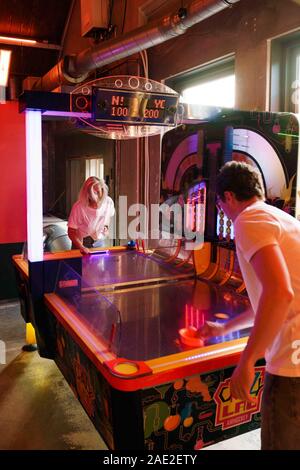 Arcade-Spiele TonTon Club, Amsterdam, Niederlande. Stockfoto