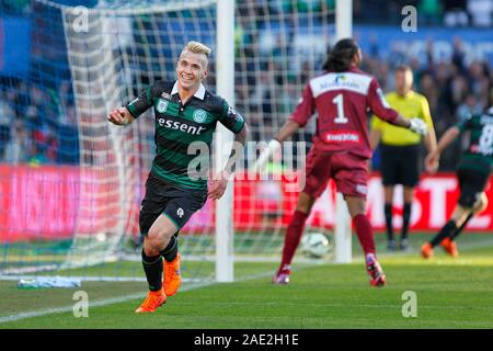 ROTTERDAM, 03-05-2015, Stadion De Kuip niederländische Fußball KNVB-Cup Saison 2014 - 2015. Groningen und Zwolle. 2-0 Albert Rusnak Stockfoto