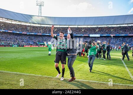 ROTTERDAM, 03-05-2015, Stadion De Kuip niederländische Fußball KNVB-Cup Saison 2014 - 2015. Groningen und Zwolle. Hans Hateboer Nijland, Hans Direktor des FC Groningen Stockfoto