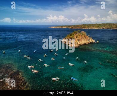 Luftaufnahme des Crsytal Bay Lagune, Nusa Penida Insel, Indonesien Stockfoto