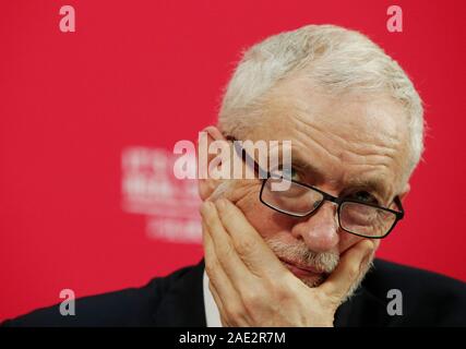 Labour-führer Jeremy Corbyn nimmt an einer Pressekonferenz in London, während auf dem allgemeinen Wahlkampagne Trail. Stockfoto