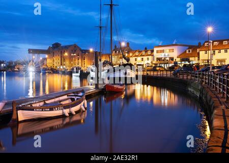 Der Hafen am Abend High Tide, Wells-next-the-Sea, Norfolk, England, Vereinigtes Königreich, Europa Stockfoto