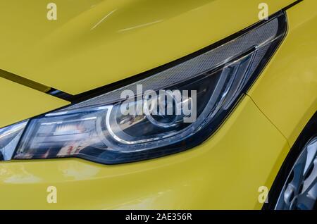 Moderne details Auto gelb Scheinwerfer. Stockfoto