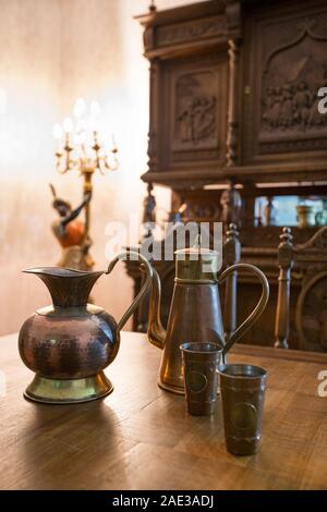 Antike Küche Interieur im traditionellen belgischen Stil. Das Ende des 19. Jahrhunderts. Stockfoto