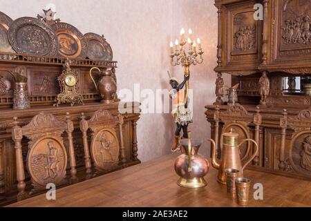 Antike Küche Interieur im traditionellen belgischen Stil. Das Ende des 19. Jahrhunderts. Stockfoto