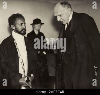 Haile Selassie I im Gespräch mit Lord Robert Cecil. London, England, 1936. Stockfoto