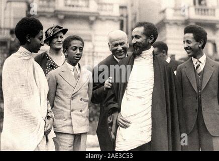 Kaiser von Abessinien Haile Selassie I mit seinen Kindern. London, England, 1936 Stockfoto
