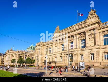 Das Nationaltheater Straßburg und die National- und Universitätsbibliothek von Straßburg, zwei Neo-Renaissance Paläste unter dem Deutschen Reich gebaut. Stockfoto