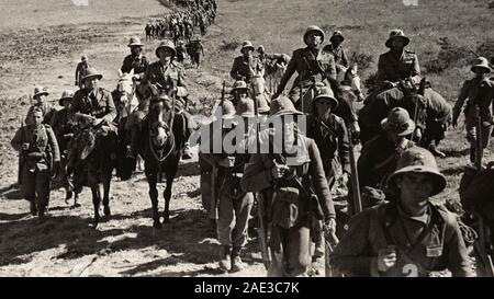 Spalte der Italienische Infanterie in Richtung Addis Abeba während der Schlacht von Second Italo-Abyssinian Krieg. 1936 Stockfoto