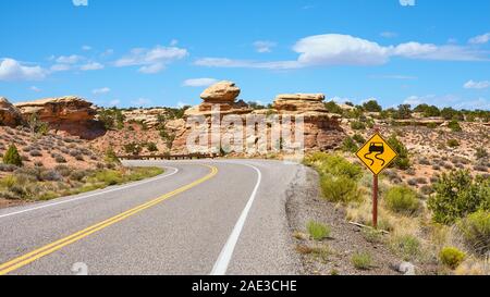 Malerische Straße an einem sonnigen Sommertag, Travel Concept. Stockfoto