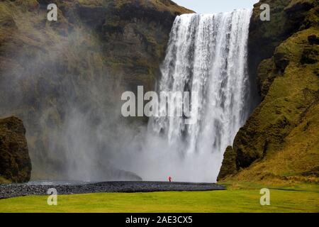 Skogafoss Wasserfall im Südwesten Islands. Stockfoto