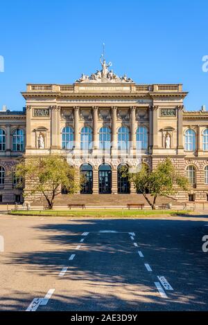 Hauptfassade des Palais Universitaire, ein im Stil der Neorenaissance Palast unter dem Deutschen Reich, die Häuser der Universität Straßburg gebaut. Stockfoto