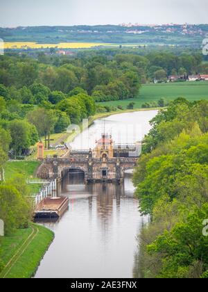 Hořín lock auf Vranansko Horinsky navigations Kanal des Vltava Flusses in Melnik Mittelböhmische Region Tschechische Republik. Stockfoto