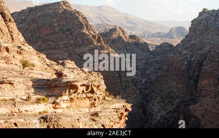 Dramatische Berglandschaft der Rocky Mountains in der berühmten Petra Denkmal in Jordanien Naher Osten. Stockfoto