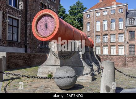 Die mittelalterliche Rot cannon Dulle Griet/Mad Meg, aus dem 15. Jahrhundert mit schmiedeeisernen bombardieren, großkaliber-Gewehr in der Stadt Gent/Gent, Flandern, Belgien Stockfoto