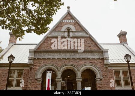 Woodstock, Vermont - 30. September 2019: Die normannische Williams Öffentliche Bibliothek auf einem kalten Herbst Tag Stockfoto