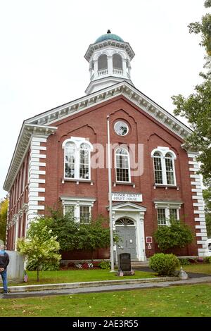 Woodstock, Vermont - 30. September 2019: Windsor County Courthouse an einem kühlen Herbsttag in der historischen Neu-England Stadt von Woodstock. Stockfoto