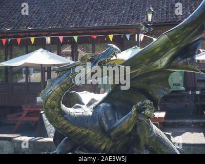 TINTERN, Großbritannien - ca. September 2019: Wyeli drake Beschützer der Wye Valley Stockfoto