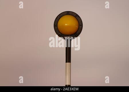 Einem unbeleuchteten belisha beaco aufgrund eines Stromausfalls. Stockfoto
