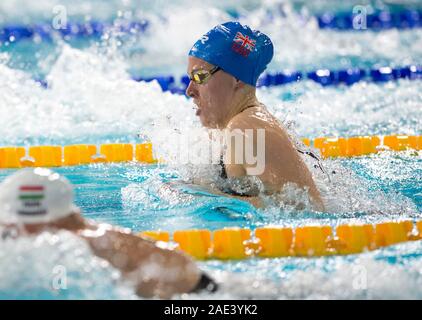 Großbritanniens Siobhan-Marie O'Connor konkurrieren in der Frauen 100m Individuelle Medley final bei Tag drei der Europäischen kurzen Kurs Schwimmen Meisterschaften in Tollcross International Swimming Centre, Glasgow. Stockfoto