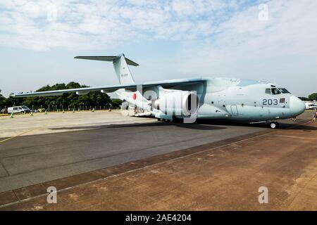 FAIRFORD/DEUTSCHLAND - vom 13. Juli 2018: Japan Air Verteidigung-kraft Kawasaki C-2 68-1203 Verkehrsmittel Flugzeug Static Display der RIAT Royal Internationa Stockfoto