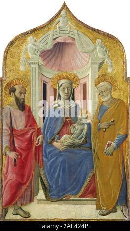 Ein Gemälde von Domenico di Bartolo um 1430, das Madonna und Kind auf dem Thron mit dem Heiligen Peter und dem Heiligen Paulus darstellt, mit religiösen Figuren, Halos, Thron, Gesten, und hingebungsvolle Ikonographie. Stockfoto