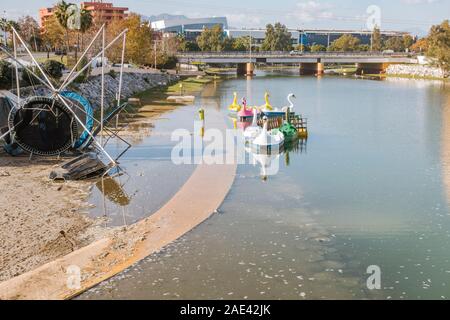 Fuengirola Flussmündung, Rio Fuengirola nach starken Niederschlägen überflutet, andalusien, Spanien. Stockfoto