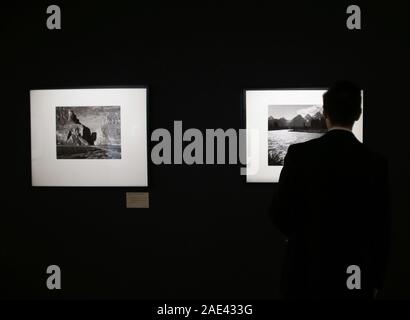 New York, USA. 06 Dez, 2019. Drucke von Ansel Adams sind auf Anzeige an einer Presse Vorschau für Christie's Luxus Woche New York am Freitag, 06 Dezember, 2019 in New York City. Foto von John angelillo/UPI Quelle: UPI/Alamy leben Nachrichten Stockfoto