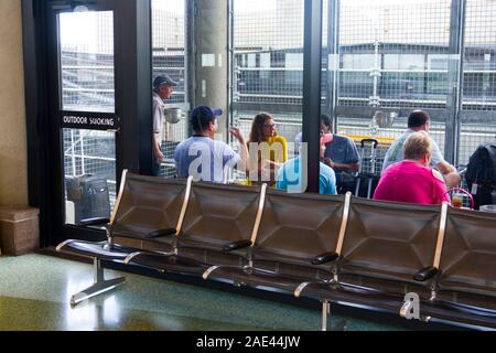 Tampa International Airport Terminal Florida Vereinigte Staaten von Amerika USA uns Raucherbereich Stockfoto