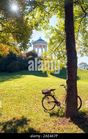 Tempel der Monopteros im englischen Garten, München, Bayern Stockfoto