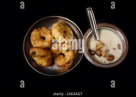 Semiya payasam (mithai) Kerala, Süße seviyan kheer oder Payasam mit Vada eine populäre Südindische Speisen Stockfoto