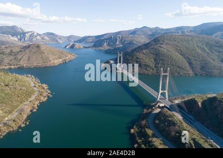 "Barrios de Luna "Reservoir von Luftbildern Drohne Anzeigen. Stockfoto