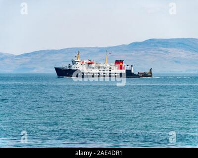 Caledonian MacBrayne Autofähre 'MV Hebridean Isles' auf See zwischen der Hebriden Inseln Islay und Colonsay, Schottland, England reisen Stockfoto