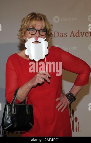 München, Deutschland. 06 Dez, 2019. Die Schauspielerin Saskia Vester kommt zum Advent Dinner der Programmdirektor des Ersten Deutschen Fernsehens (ARD) in der 'Bayerischer Hof'. Credit: Ursula Düren/dpa/Alamy leben Nachrichten Stockfoto