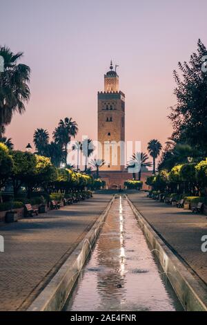 Koutoubia Moschee in Marrakesch, Marokko an einem sonnigen Nachmittag Stockfoto