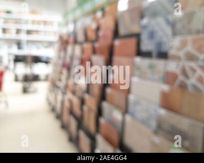 Stock Abteilung in Hardware speichern. Fliesen in die Regale Stockfoto