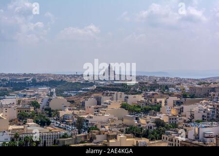 Insel Gozo aus der Zitadelle von Victoria Wände Stockfoto