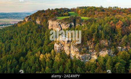 Böhmisches Paradies. Sandstein Felsformationen Gruppe in Cesky raj bei Sonnenuntergang Stockfoto