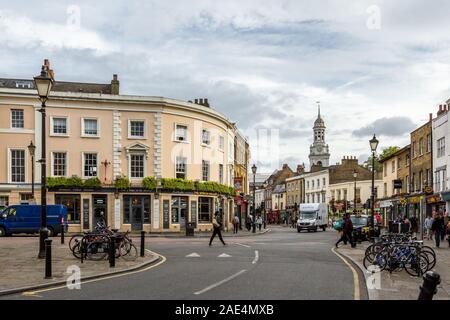 London - 05. September 2019: Church Street in Greenwich mit Menschen zu Fuß auf der Seite Wanderungen und Fahrzeuge auf den Straßen, London September 05, 2019 Stockfoto