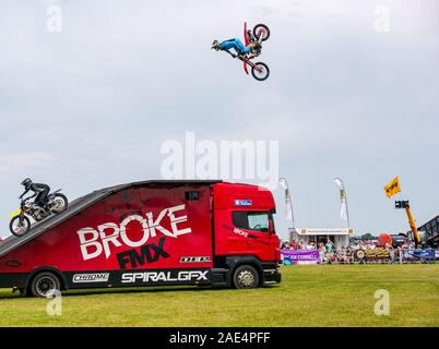 Brach FMX Freestyle Motocross Motorrad waghalsigen Stunt, Haddington Landwirtschaft zeigen, East Lothian, Schottland, Großbritannien Stockfoto